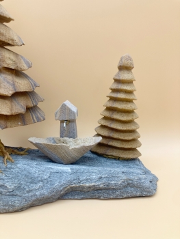 Preview: Platz mit Brunnen unter Bäumen