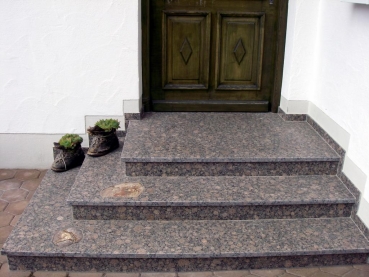 Preview: Außentreppe aus finischen Baltic brown Granit