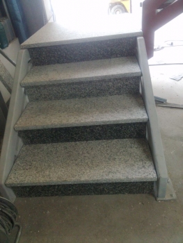 Preview: Natursteintreppe auf Eisenkonstruktion