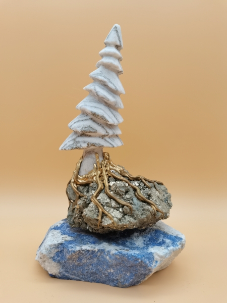 Walliser Goldmarmor-Binntree auf kristallinen Pyrit und Ultramarin-Lapis